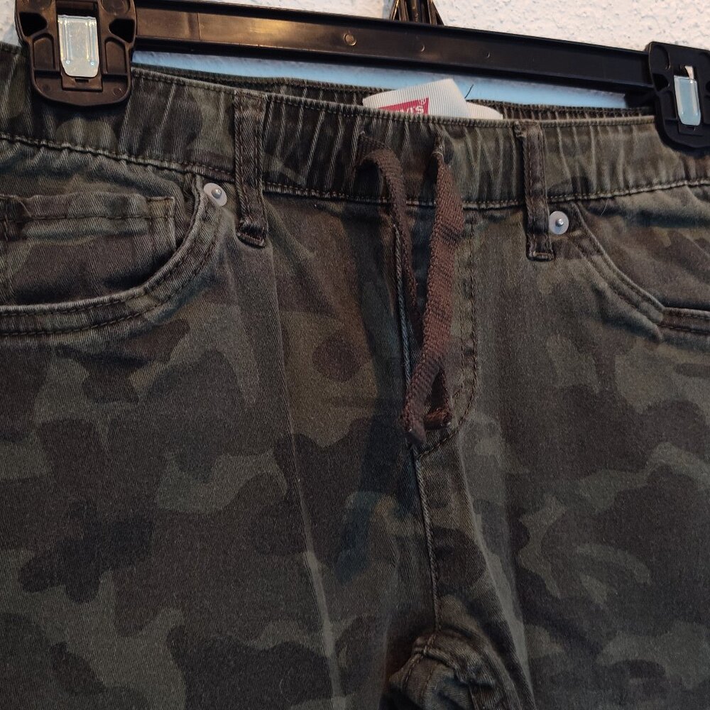 Levi’s Jogger, Boys & Girls Pants, Camouflage, 10 Regular
